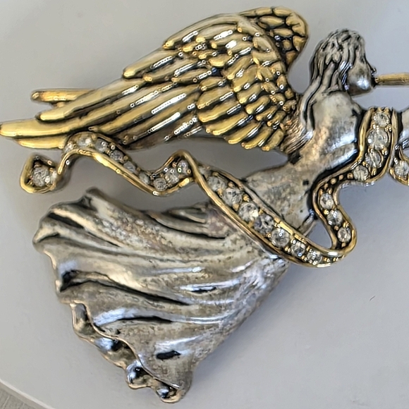 Vintage Angel Blowing Horn Brooch Pin - Picture 11 of 11